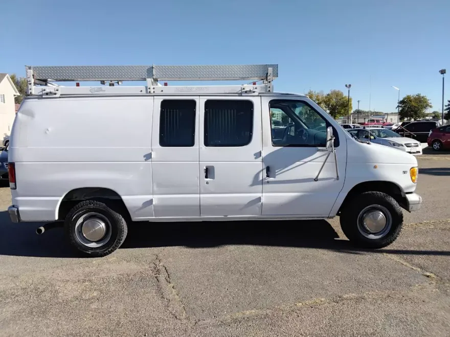 2000 Ford E-350 photo 1