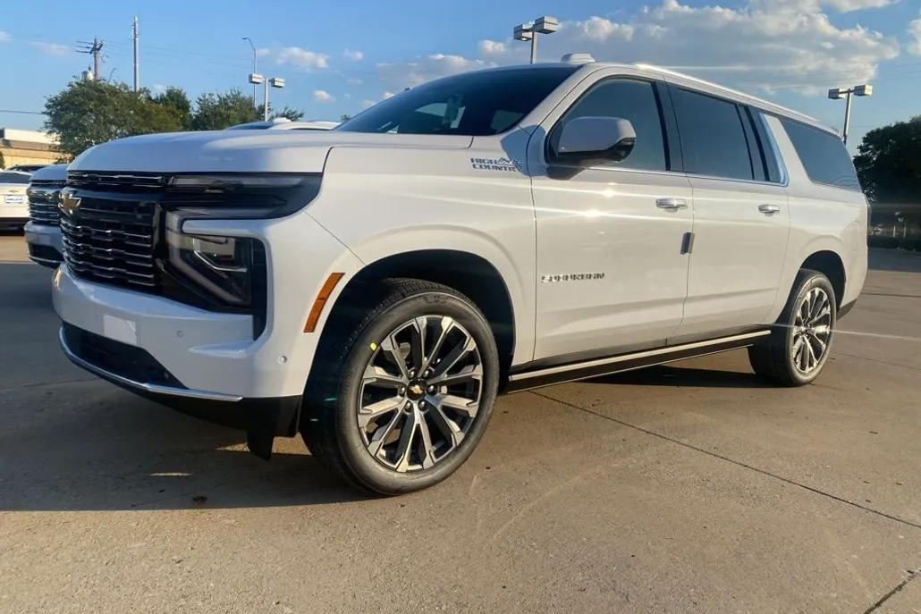 2026 Chevrolet Suburban High Country photo 1
