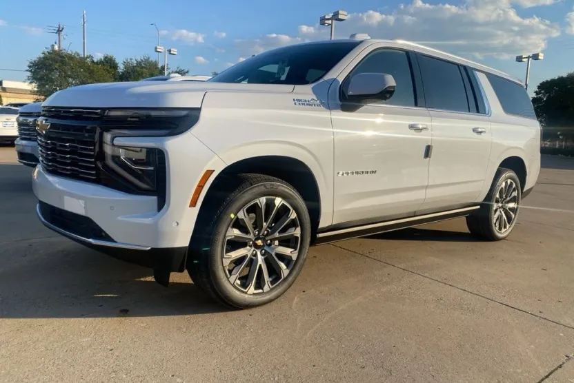 2026 Chevrolet Suburban High Country photo 1