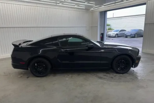 2013 Ford Mustang V6 photo 3