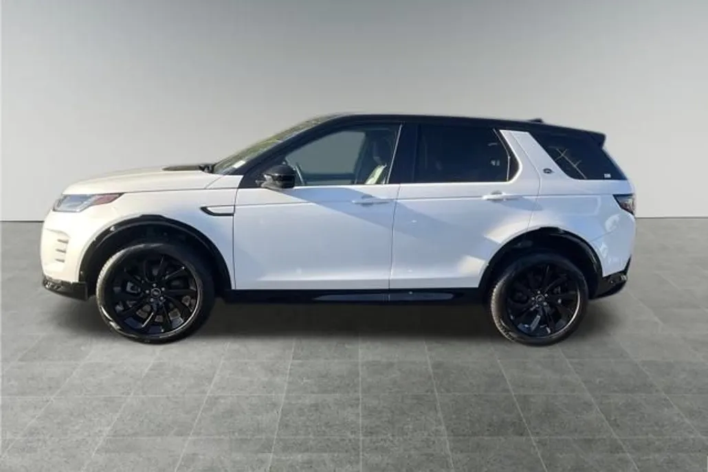 2025 Land Rover Discovery Sport SE photo 1