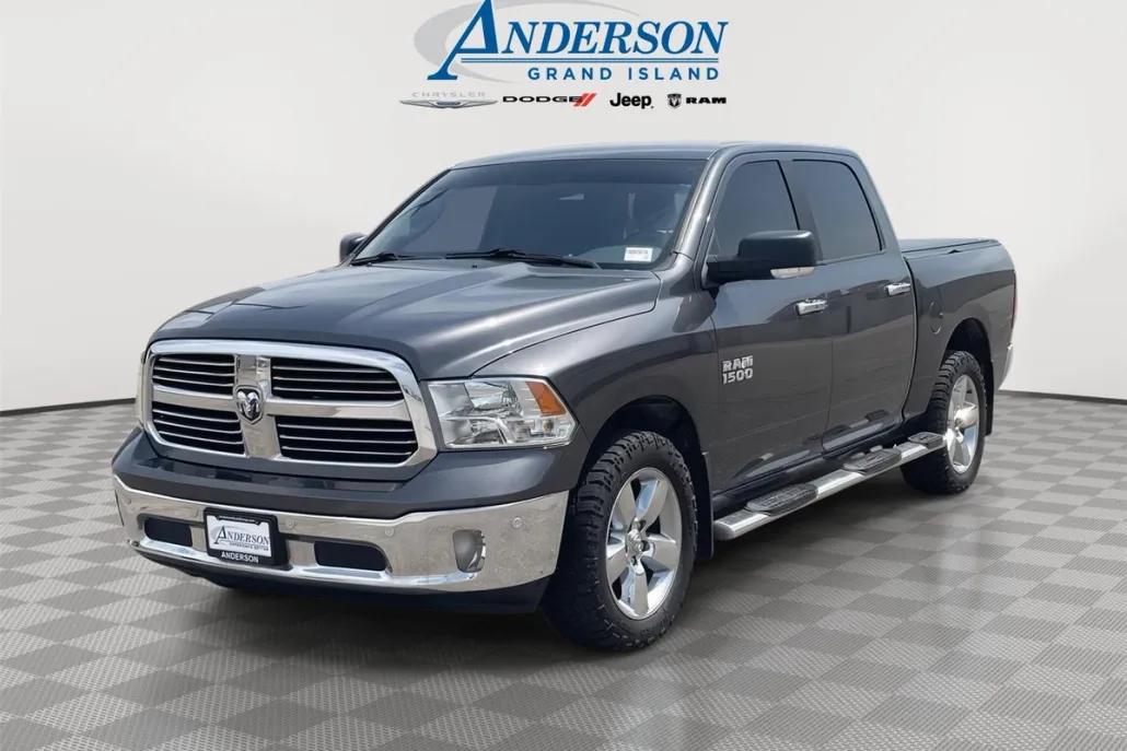 2017 Ram 1500 SLT photo 1