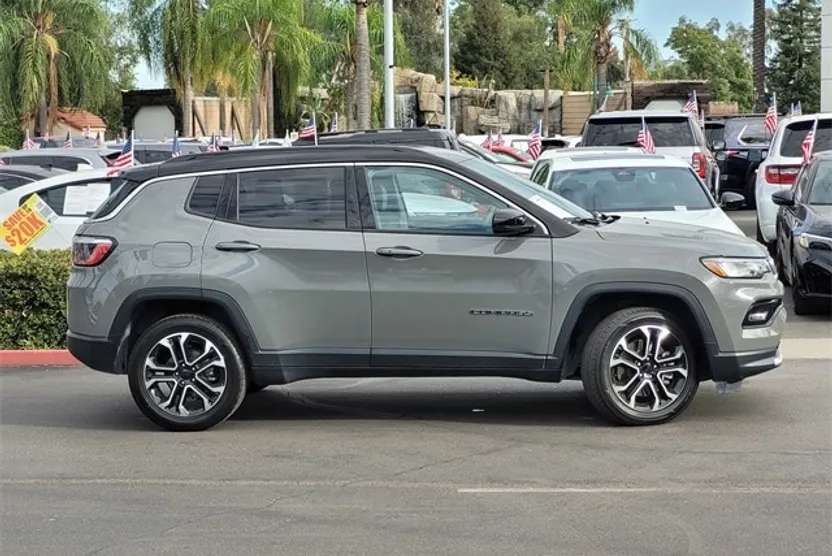 2023 Jeep Compass Limited photo 1