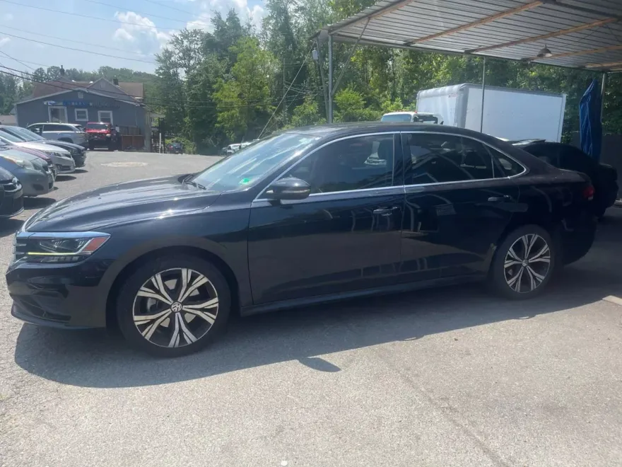 2021 Volkswagen Passat SE photo 1
