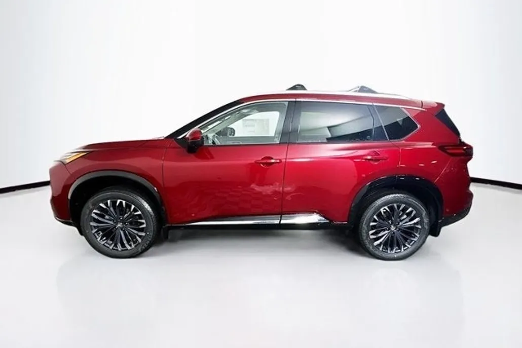 2025 Nissan Rogue Platinum photo 1