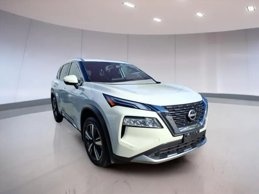 2023 Nissan Rogue Platinum photo 1