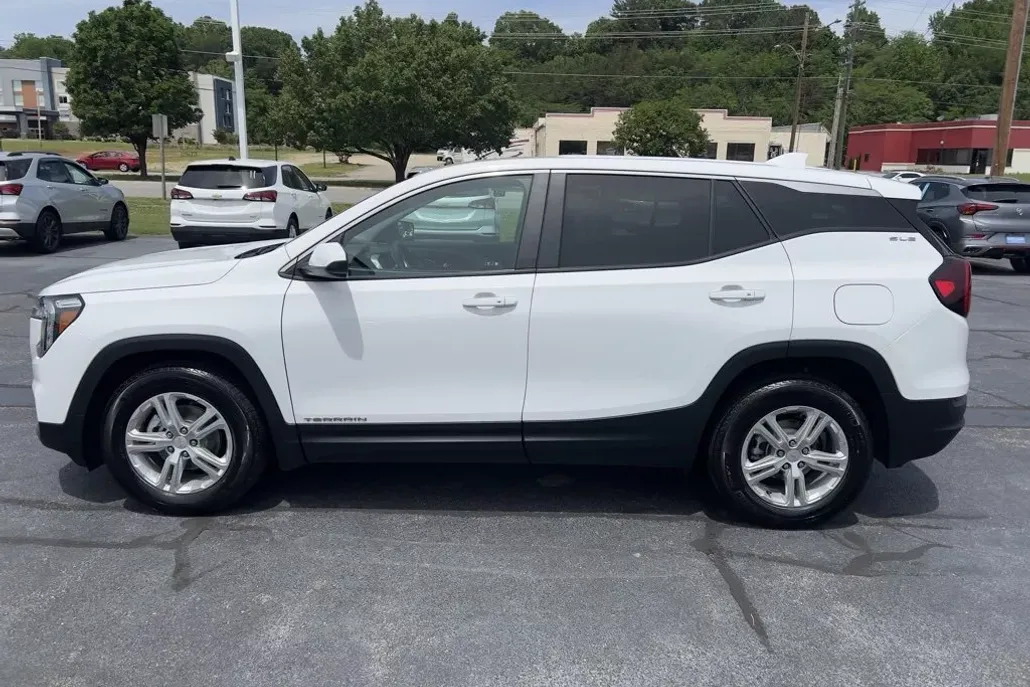 2024 Gmc Terrain SLE photo 1