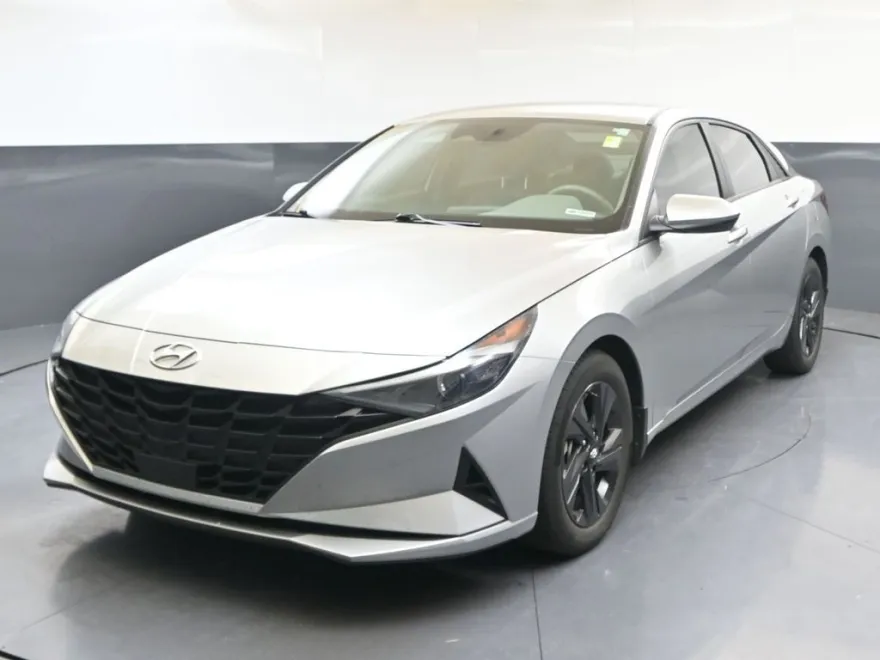 2022 Hyundai Elantra SEL Convenience photo 1