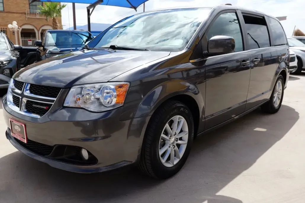 2019 Dodge Grand Caravan SXT photo 1