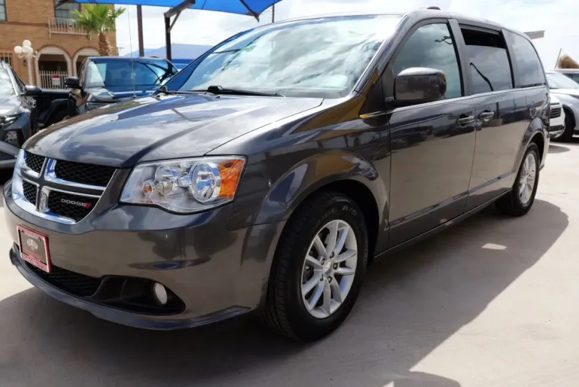 2019 Dodge Grand Caravan SXT photo 1