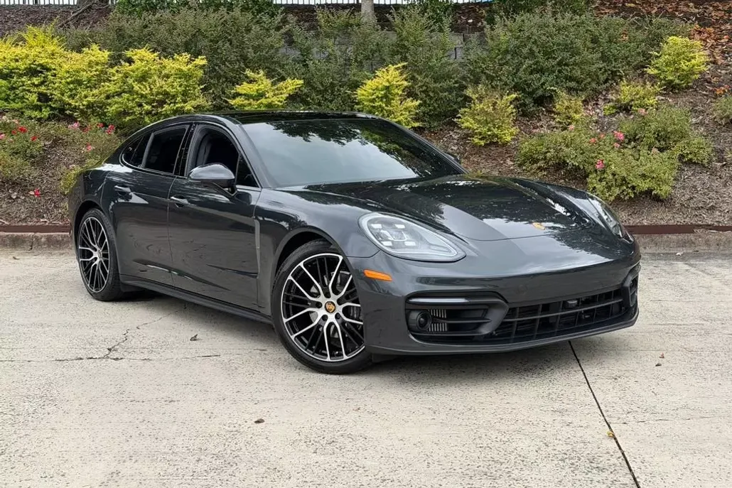 2023 Porsche Panamera Platinum photo 1