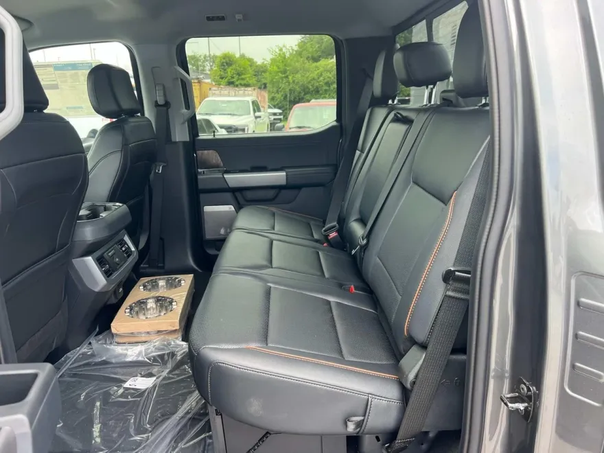 2025 Ford F-250 Lariat photo 12