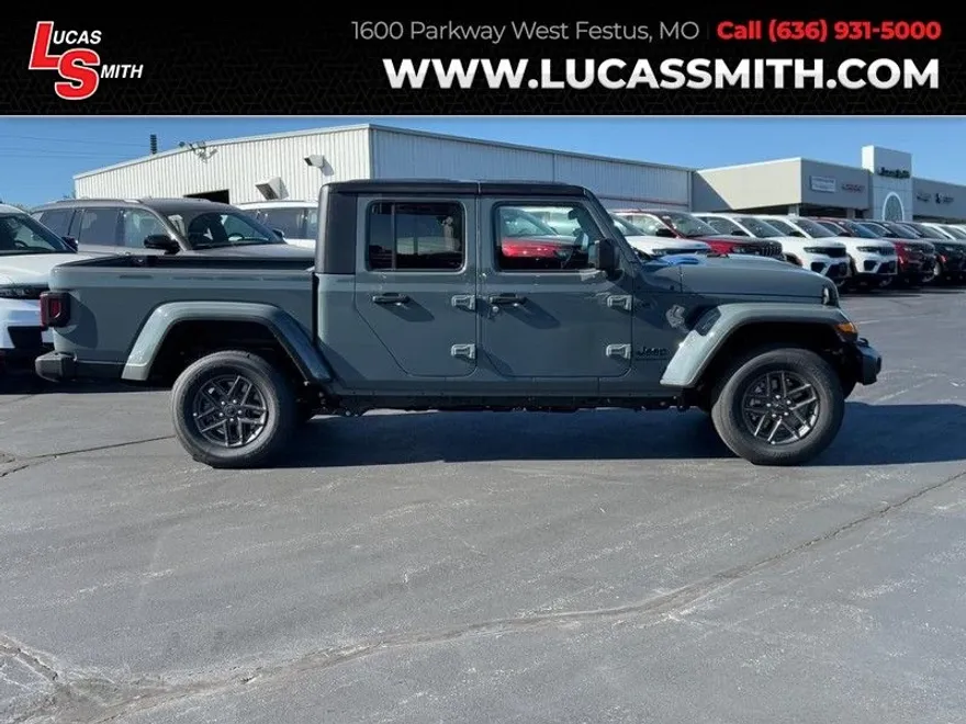 2025 Jeep Gladiator Sport S photo 1