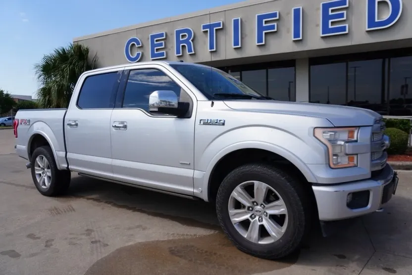 2017 Ford F-150 Platinum photo 1