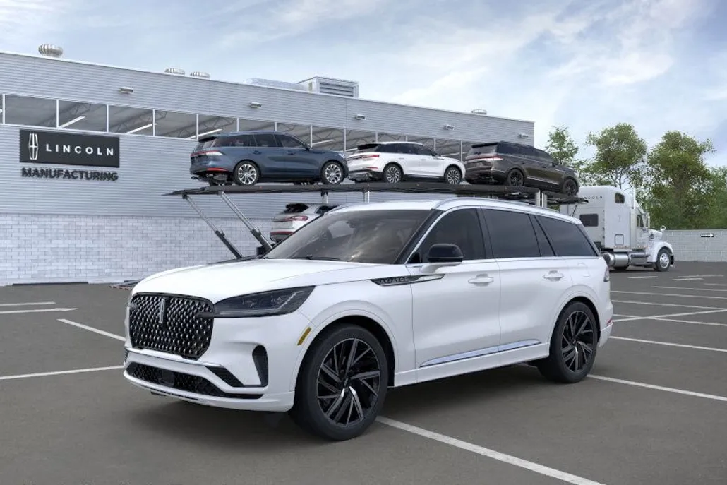 2025 Lincoln Aviator Black Label photo 1