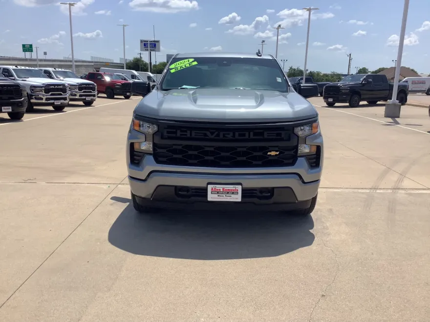 2024 Chevrolet Silverado 1500 Custom photo 1