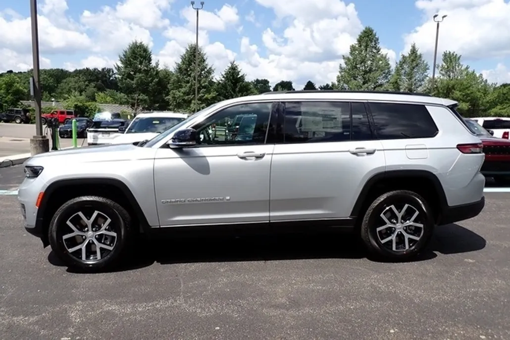 2025 Jeep Grand Cherokee Limited photo 1