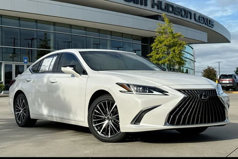 2025 Lexus ES 300h photo 1