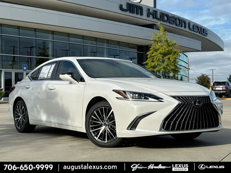 2025 Lexus ES 300h photo 1