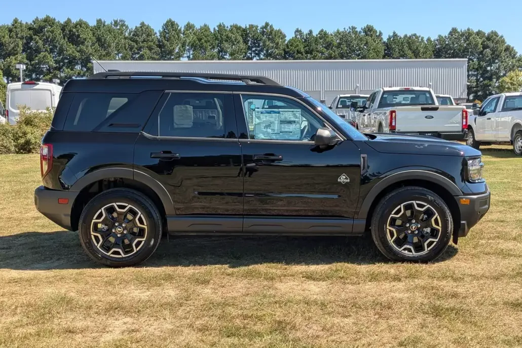 2025 Ford Bronco Sport Outer Banks photo 1