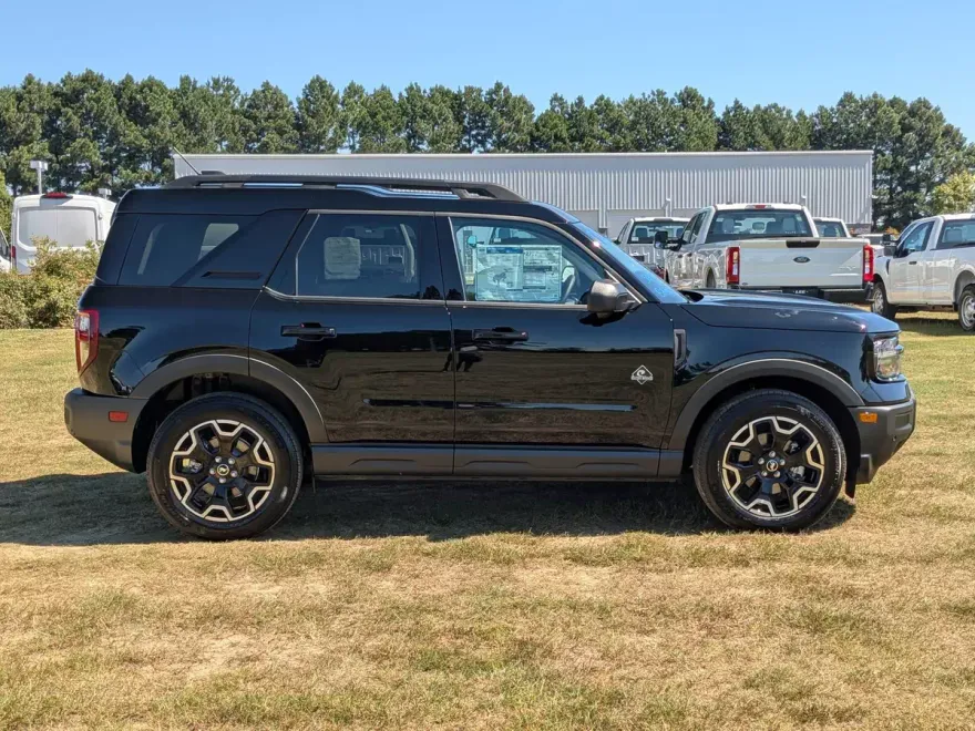 2025 Ford Bronco Sport Outer Banks photo 1