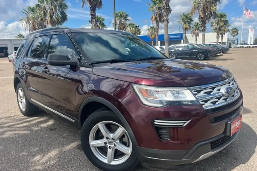 2019 Ford Explorer XLT photo 1