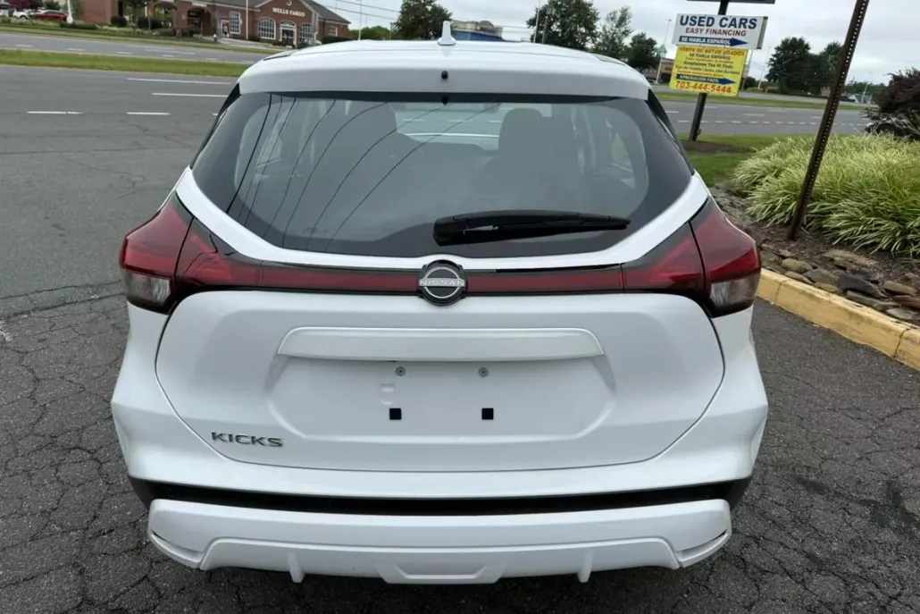 2023 Nissan Kicks S photo 1