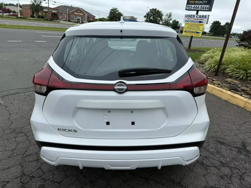 2023 Nissan Kicks S photo 1