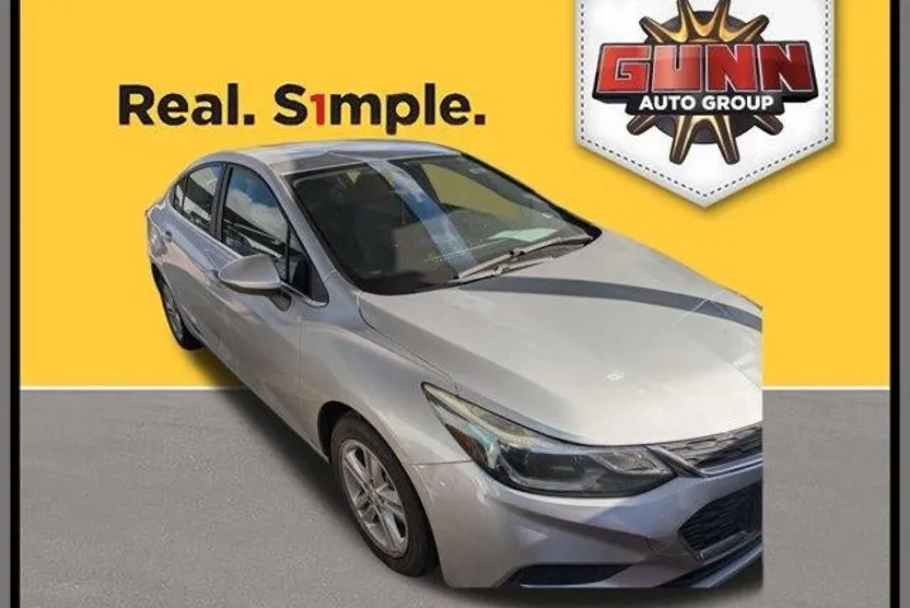 2017 Chevrolet Cruze LT photo 1