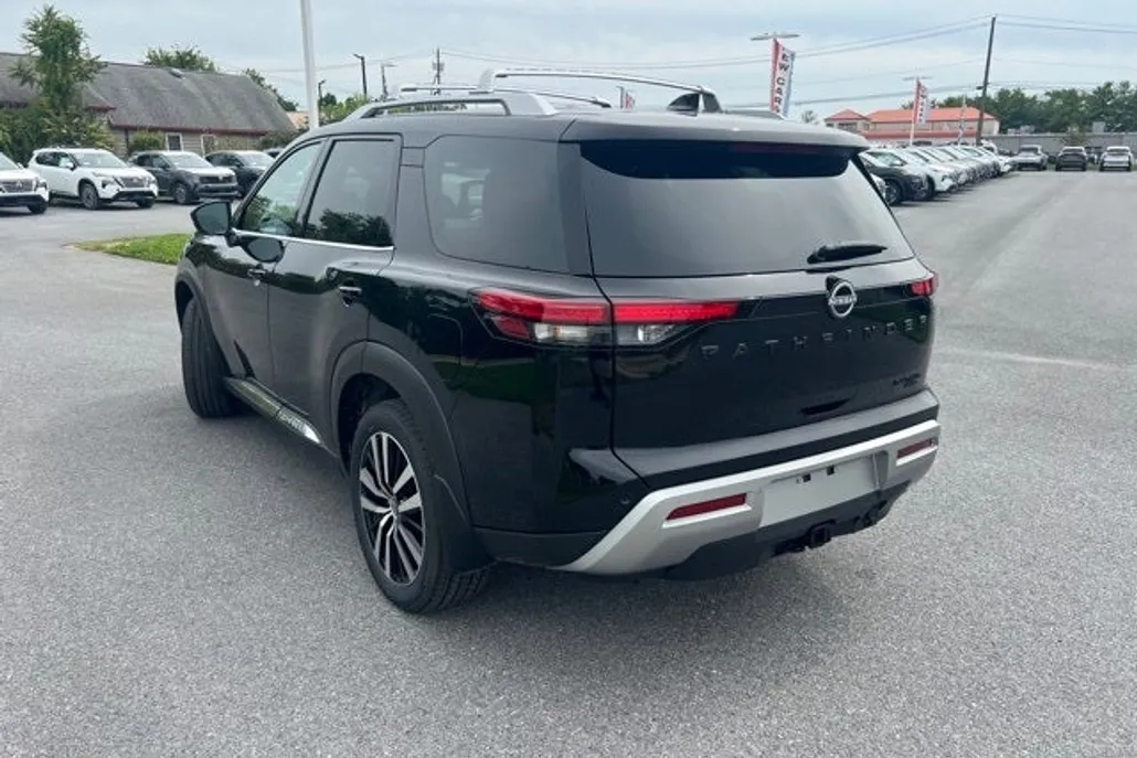 2025 Nissan Pathfinder Platinum photo 1