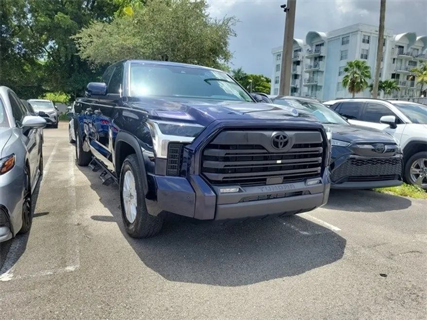 2022 Toyota Tundra SR5 photo 1