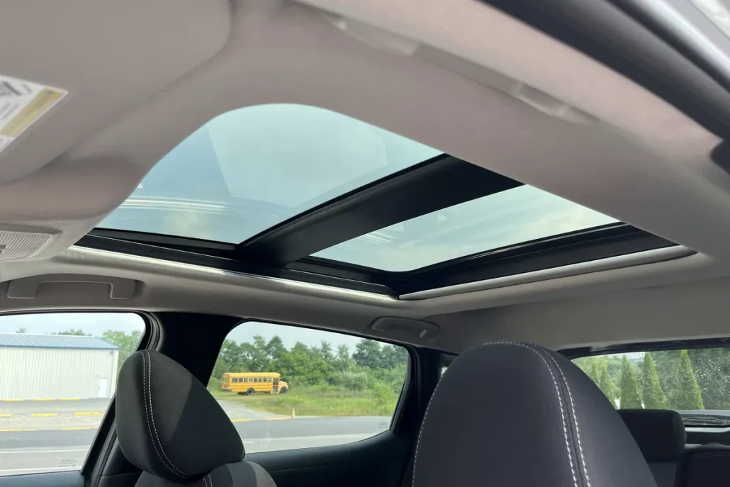 2025 Nissan Kicks SV photo 1