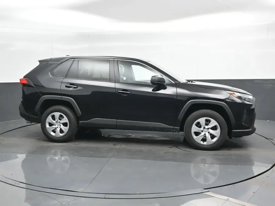 2024 Toyota RAV4 LE photo 1