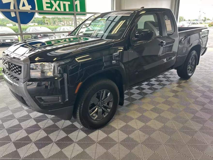 2025 Nissan Frontier SV photo 1