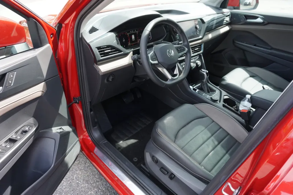 2022 Volkswagen Taos SEL photo 1