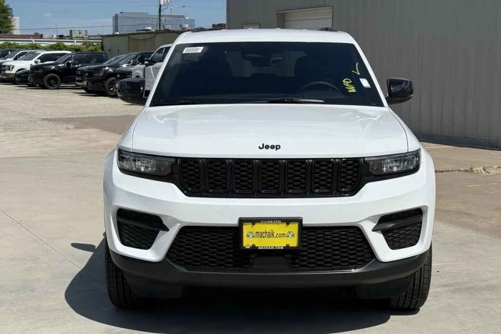 2025 Jeep Grand Cherokee Altitude photo 1