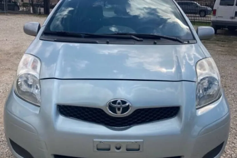 2011 Toyota Yaris Base photo 1