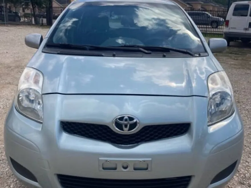 2011 Toyota Yaris Base photo 1