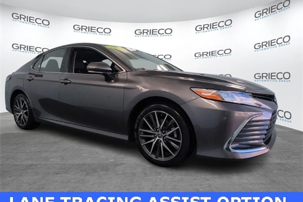 2023 Toyota Camry Hybrid XLE photo 1
