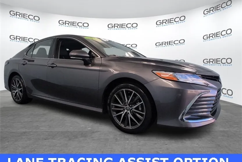 2023 Toyota Camry Hybrid XLE photo 1