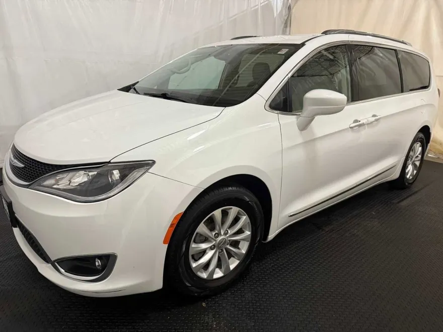 2018 Chrysler Pacifica Touring L photo 1