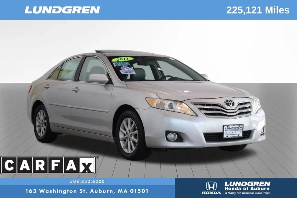 2011 Toyota Camry XLE photo 1