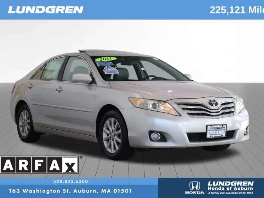 2011 Toyota Camry XLE photo 1