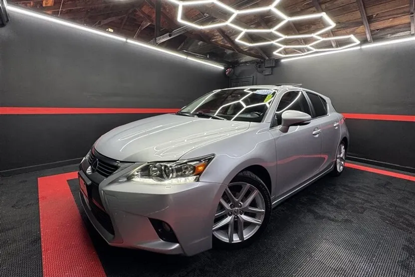 2014 Lexus CT 200h photo 1