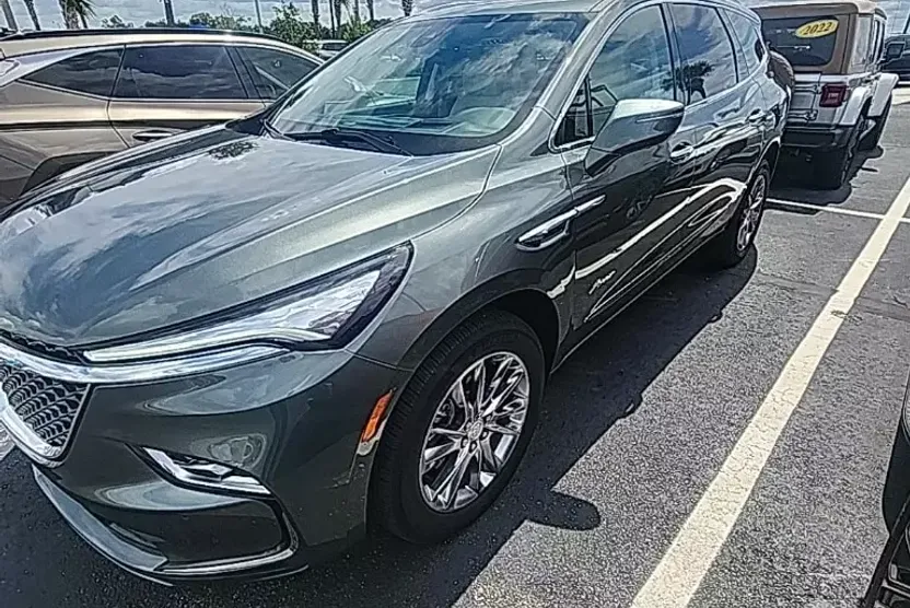 2022 Buick Enclave Avenir photo 1