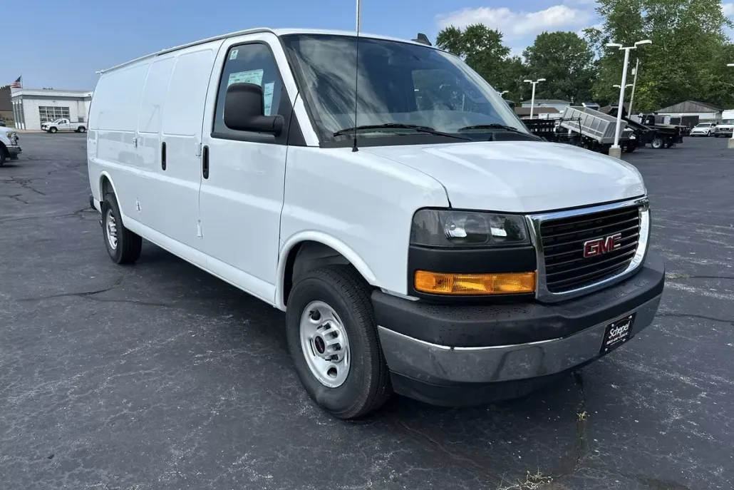 2025 Gmc Savana Cargo 2500 photo 1