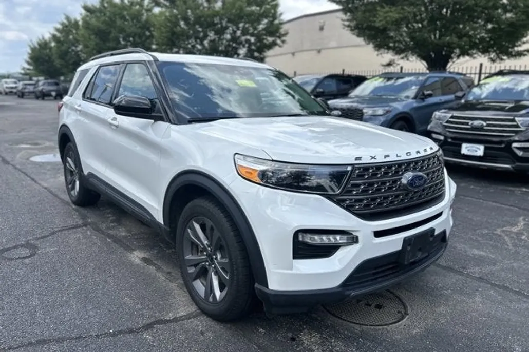 2022 Ford Explorer XLT photo 1