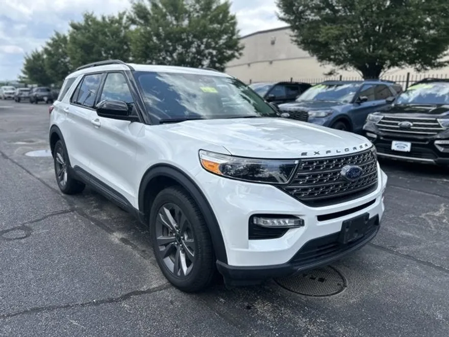 2022 Ford Explorer XLT photo 1