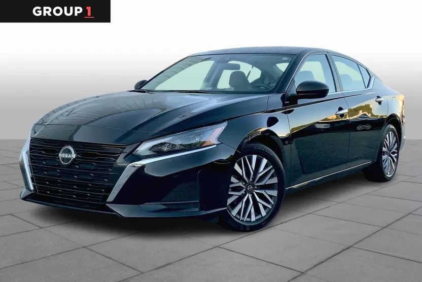 2024 Nissan Altima 2.5 SV photo 1