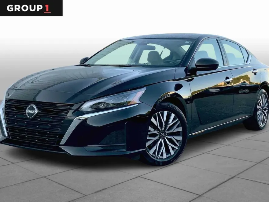 2024 Nissan Altima 2.5 SV photo 1